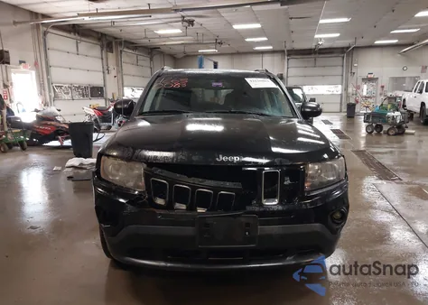 2016 Jeep Compass Sport z USA, uszkodzony, nr VIN 1C4NJDBB8GD521415